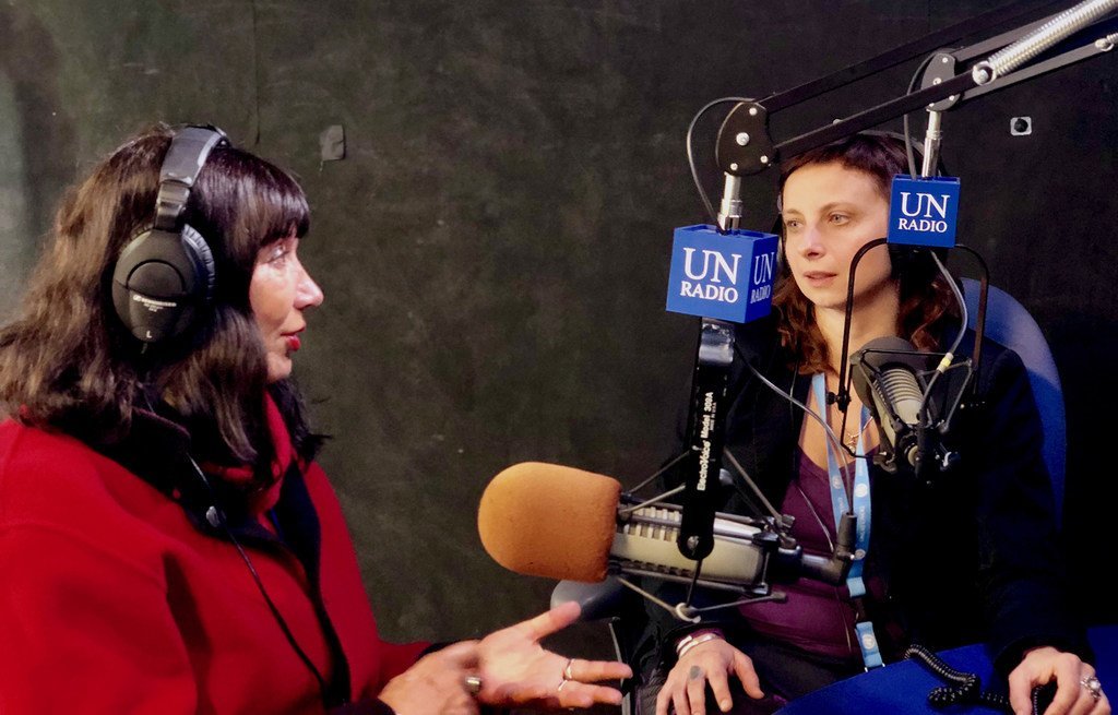 来自新西兰的性工作者权益倡导者凯瑟琳·希利夫人（Dame Catherine Healy）（左）和“联合国在法律和实践中歧视妇女问题工作组”主席拉达切奇（Ivana Radačić）（右）接受联合国新闻采访。
