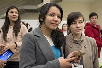 В двух третях стран в среднем лишь 15 процентов выпускников вызов по научно-техническим специальностям составляют девушки.