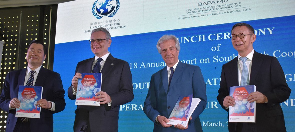 Jorge Chediek, Envoy of the Secretary General on South-South Cooperation, and the President of Uruguay, Tabaré Vásquez (centre), launching the report on 'South-South Cooperation in the Digital World.'