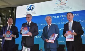 Jorge Chediek, Envoy of the Secretary General on South-South Cooperation, and the President of Uruguay, Tabaré Vásquez (centre), launching the report on 'South-South Cooperation in the Digital World.'
