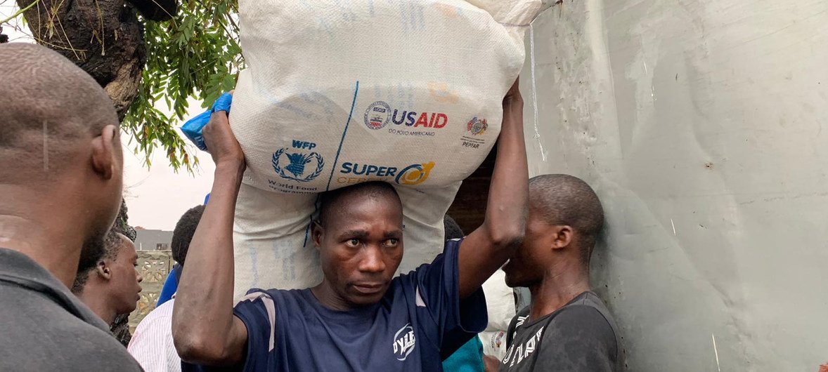 A ONU e os parceiros humanitários estão aumentando o fornecimento de suprimentos emergenciais de alimentos, abrigo, água e cuidados de saúde para centenas de milhares de pessoas que foram afetadas em todo o Moçambique, Malawi e Zimbábue