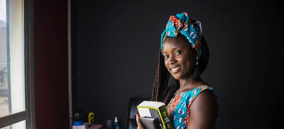Investir dans l'éducation peut protéger les femmes et les filles contre le VIH dans le monde 