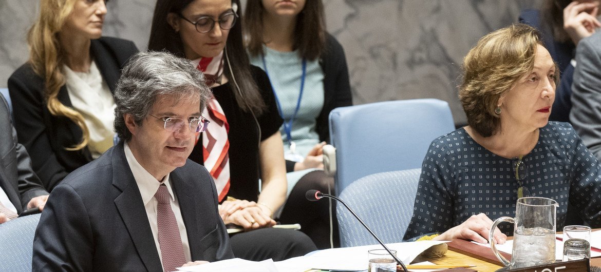 François Delattre, représentant permanent de la France auprès de l'ONU et président du Conseil de sécurité pour le mois de mars, préside la réunion du Conseil de sécurité consacrée à la mission du Conseil au Sahel. 