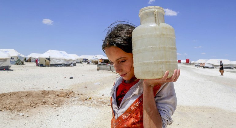 Многим жителям Земли приходится ходить по многу километров, чтобы набрать питьевой воды