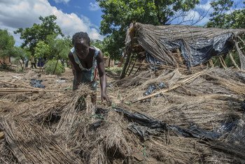 Anne Joseph, de 24 años, ha perdido su casa en las inundaciones de Malawi por el ciclón Idai. Logró salvar a su hijo de una semana de vida. 