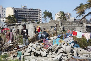 Criança em uma das áreas destruídas na Beira pelo ciclone Idai
