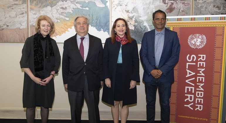 Secretary-General António Guterres (centre left) and María Fernanda Espinosa Garcés, President of the seventy-third session of the General Assembly (centre right), pose for a photo with Alison Smale (left), Under-Secretary-General for Global Communications, and Christopher Cozier, artist and keynote speaker from Trinidad and Tobago, ahead of the commemorative meeting of the General Assembly to mark the International Day of Remembrance of the Victims of Slavery and the Transatlantic Slave Trade.