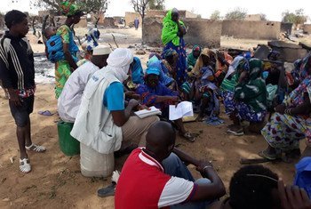 UNICEF field staff meet with the local population in Bankass, central Mali, which was attacked on 23 March, leaving over 150 people dead, 2000 displaced and numerous huts and granaries burnt.