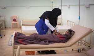 A cholera patient receiving treatment at a hospital in Aden. (file)