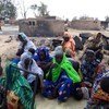 La population d'Ogossagou, village de la région de Mopti au Mali. L'attaque de ce village le 23 mars a fait plus de 160 morts et 70 blessés. Des centaines de personnes sont déplacées et de nombreuses habitations et greniers incendiés.