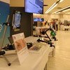 Qu'il s'agisse des lecteurs et tablettes spéciaux, des fauteuils roulants légers et peu coûteux ou de technologies d'interface cerveau-ordinateur, les technologies d'aide sont des outils qui aident les enfants handicapés à devenir plus autonomes, à fréque