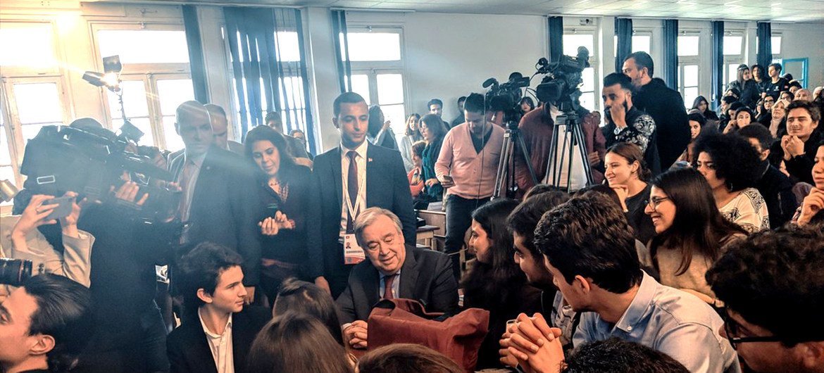 Le Secrétaire général de l'ONU António Guterres s'entretient avec les étudiants tunisiens sur le changement climatique, les inégalités et la sécurité.