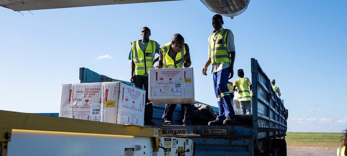 2019年4月2日，一批援助物资——霍乱疫苗经空运抵达莫桑比克的贝拉机场。