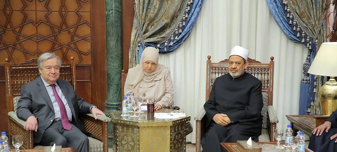 联合国秘书长安东尼奥·古特雷斯在开罗的爱兹哈尔清真寺会见大伊玛目谢赫·艾哈迈德·塔耶布。