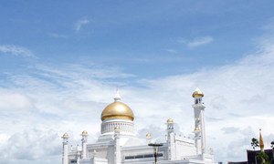 A view of Sultan Omar Ali Saifuddien Mosque in Bandar Seri Begawan, Brunei.