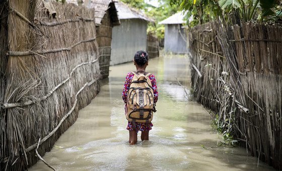 حياة أكثر من 19 مليون طفل مهددة بسبب الكوارث المرتبطة بتغير المناخ في بنغلاديش