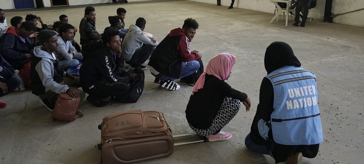 Des migrants dans un centre de détention à Tripoli, en Libye, attendant d'être rapatriés dans leur pays d'origine.