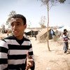 (من الأرشيف) أجبر خالد، وهو طالب من أجدابيا، على مغادرة منزله بسبب القصف والقتال . كان وعائلته يعيشون في خيام في الأراضي القاحلة على طريق طبرق - أجدابيا السريع. 