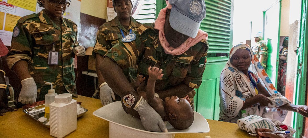  Zambian female peacekeepers provide medical support to the local population in Birao, Central African Republic.
