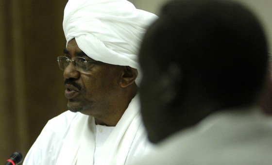 Deposed Sudanese President Omar al-Bashir briefs the UN Security Council during a visit to Khartoum in June 2008. (file)