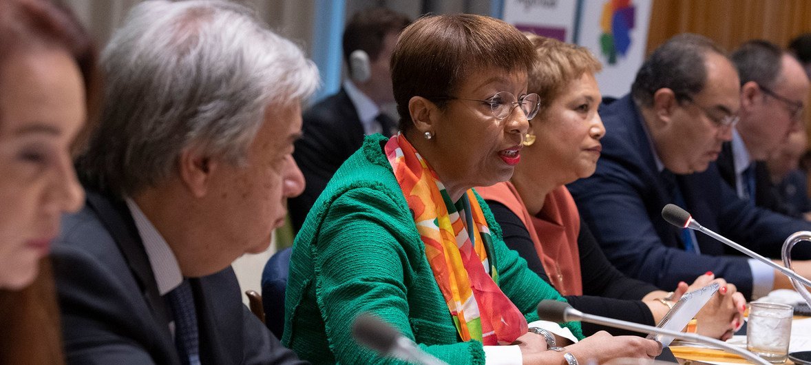 El Secretario General, António Guterres junto a la presidenta de la Asamblea General y la presidenta de ECOSOC durante el Foro.