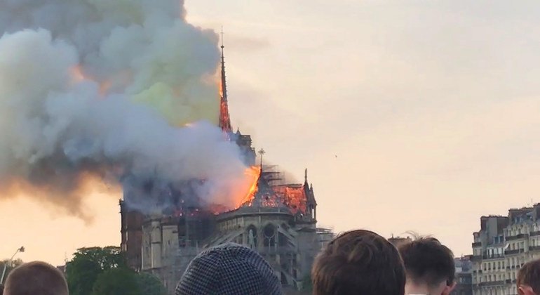850-летний Собор Парижской Богоматери находился в процессе реставрации. 15 апреля там возник пожар.