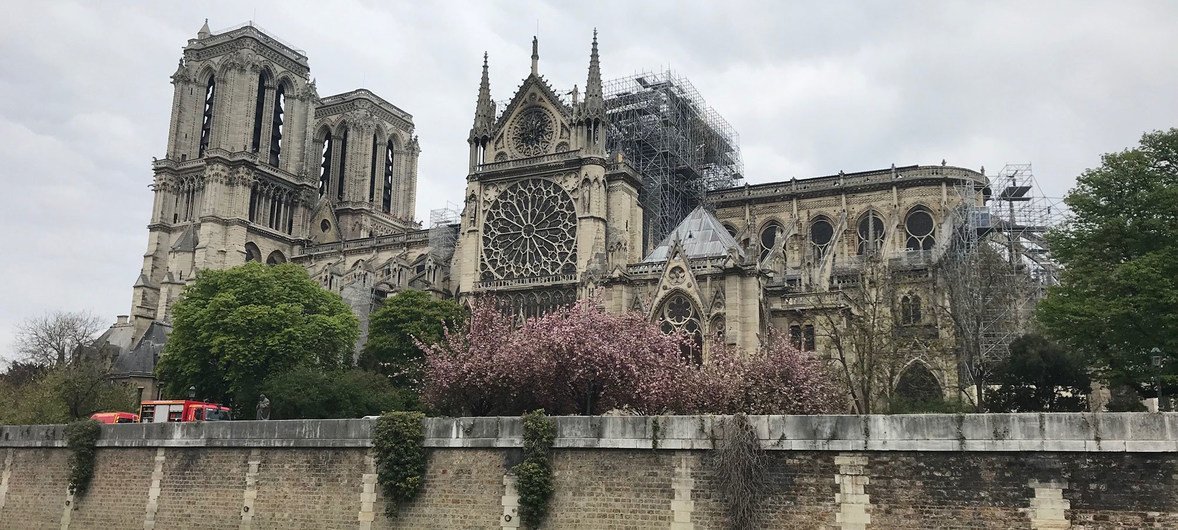 De acordo com a Unesco, a prioridade passa agora por avaliar a estabilidade do edifício e identificar os objetos que devem ser removidos do interior da Catedral.