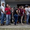 哥斯达黎加首都圣何塞，来自尼加拉瓜的寻求庇护者正在移民办公室门前排队，等待提交庇护申请。（2018年8月资料图片）