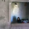 一名老年妇女被关押在阿富汗北部的一个女性拘留中心（2010年）。