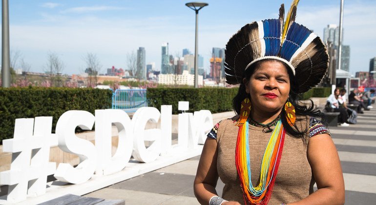 A líder indígena brasileira, Sônia Guajajara, discursou em sessão paralela ao Fórum Permanente sobre Assuntos Indígenas na sede da ONU