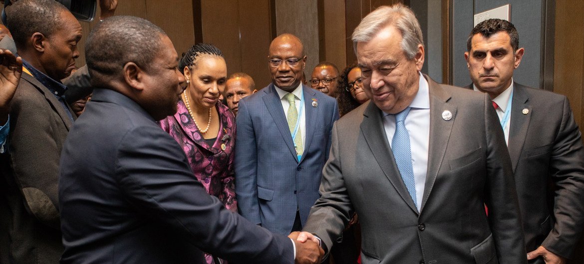 26 апреля 2019 года в Пекине на полях форума «Один пояс – один путь» Генеральный секретарь ООН Антониу Гутерриш встретился с президентом Мозамбика Филипе Ньюси. 