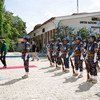 Miragoane,  30 octobre 2018 : des femmes de l’Unités de police constituée bangladaise saluent Helen La Lime, Représentante spéciale de l’ONU en Haïti et Cheffe de la MINUJUSTH 