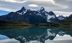 चिली में तोरेस देल पेएन नेशनल पार्क का दृश्य.