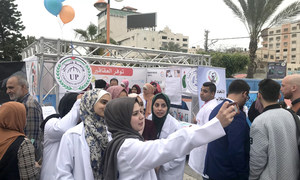 طبيبات فلسطينيات يحتفلن بيوم الصحة العالمي في غزة