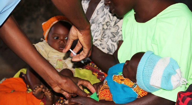 A vacina atua contra o Plasmodium falciparum, o mais mortal parasita da malária em todo o mundo e o mais prevalente em África.