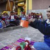 Rut Pelaiza utiliza muñecas de trapo en sus clases de educación financiera para mujeres rurales en Perú