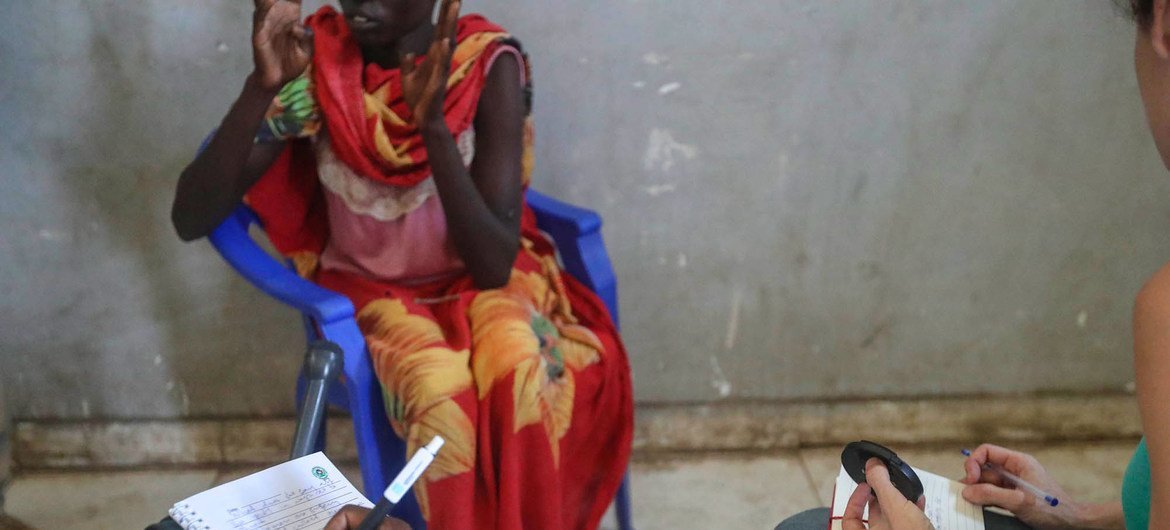 दक्षिण सूडान में एक बलात्कार पीड़िता अपनी मुश्किलों को साझा करती हुई.