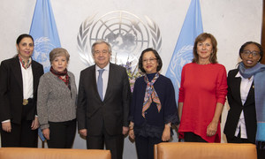 أقصى اليسار، رولا دشتي، وكيلة الأمين العام للأمم المتحدة والأمينة التنفيذية للإسكوا، خلال لقاء مع الأمين العام للأمم المتحدة.