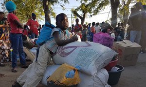 Families affected by the Cyclone Idai leave temporary shelter of IFAPA, in Beira, to a transit center closer to their places of origin in the district of Buzi, Mozambique (20 April 2019). 