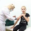 Марьяна Дзюба из Львова получает первую прививку от кори. 