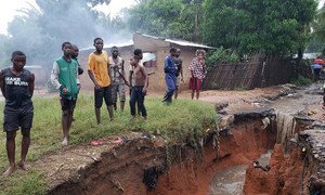 Deslizamentos de terra são temidos no bairro de Mahate, em Pemba, depois que o ciclone Kenneth varreu Moçambique. 