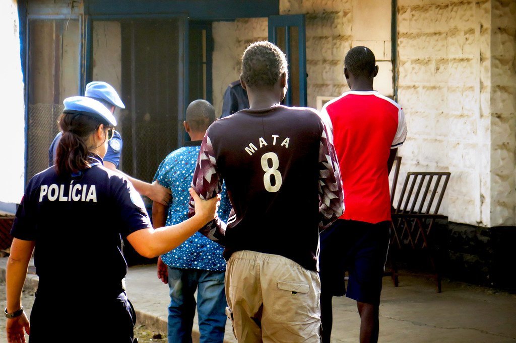 Mshtakiwa akielekezwa katika mahakama tembezi inayoungwa mkono na Umoja wa Mataifa huko Malakal nchini Sudan Kusini.