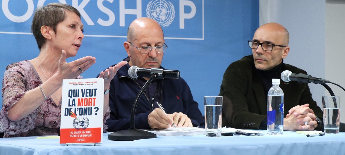 Анн-Сесиль Робер (слева) и Ромюль Сциора (справа) на презентации своей книги в ООН
