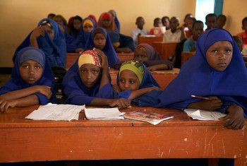Des étudiants de l'école du camp pour personnes déplacées d'Howlwadaag, à Baidoa, en Somalie en mai 2019