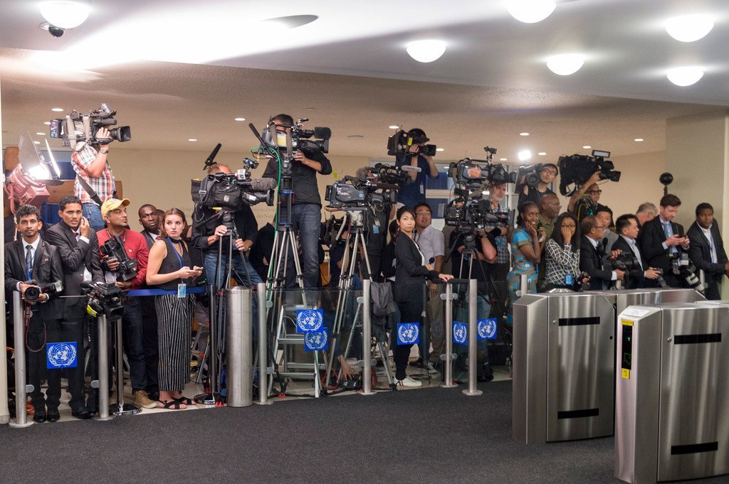 2017年9月，联合国大会一般性辩论期间等待各国代表抵达的媒体记者们。