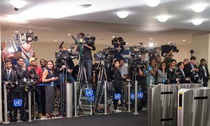 2017年9月，联合国大会一般性辩论期间等待各国代表抵达的媒体记者们。