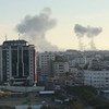 2019年5月4日，加沙中心地带的里马勒住宅区，以军空袭后冒起的滚滚浓烟清晰可见。