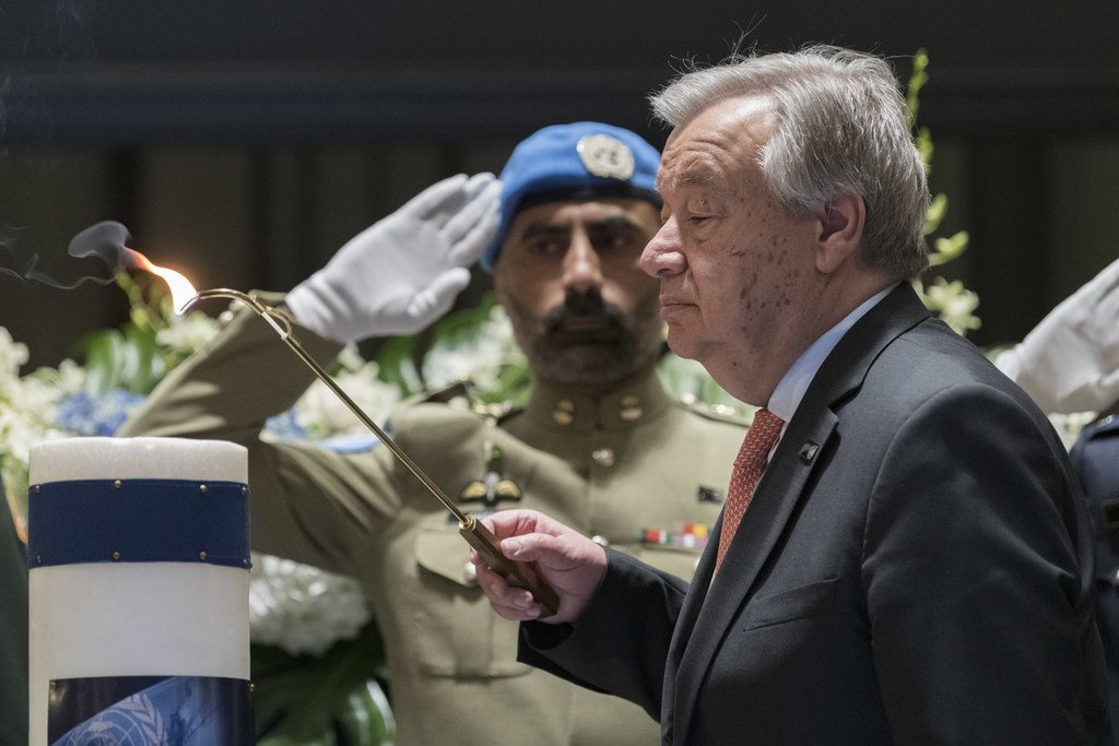联合国５月６日举行了为自去年1月1日以来殉职的联合国工作人员举行了年度纪念活动。联合国秘书长古特雷斯为逝者默哀，并向其家属和亲人表示最深切的哀悼。