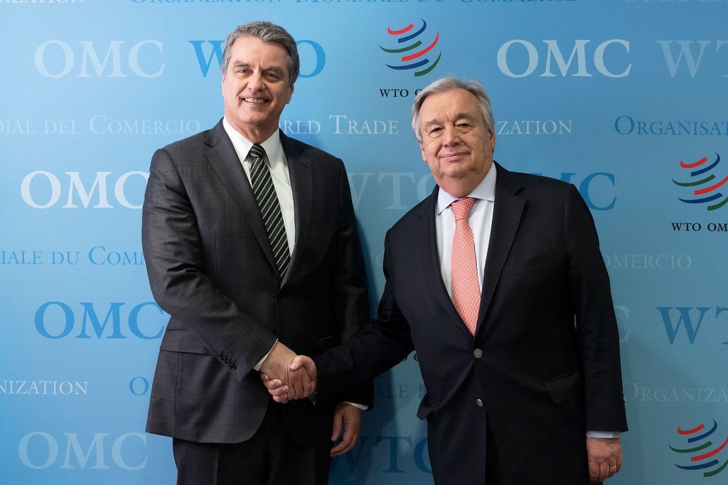 联合国秘书长安东尼奥·古特雷斯(左)和世界贸易组织总干事罗伯托·阿塞维多在日内瓦。