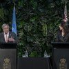 Le Secrétaire général de l'ONU, António Guterres, lors d'une conférence de presse avec la Première Ministre néo-zélandaise, Jacinda Ardern, à Auckland.